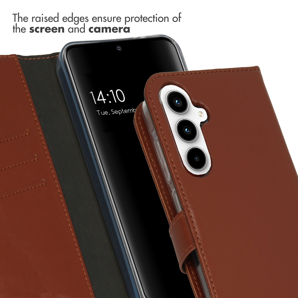 Étui de téléphone en cuir marron avec fentes pour cartes et découpes pour appareil photo.