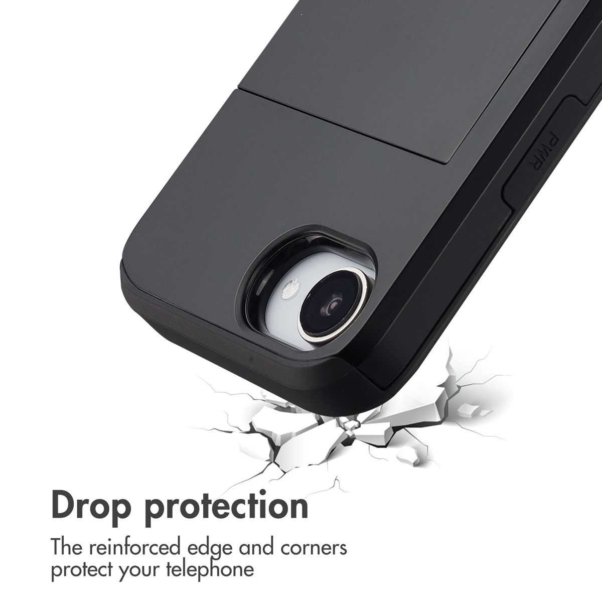 Una custodia nera per smartphone con apertura per fotocamera su superficie bianca crepata, che illustra la protezione.