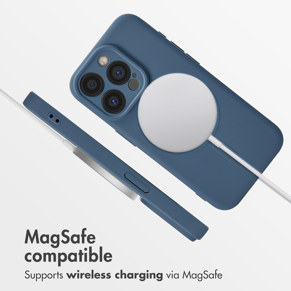 Una cover blu per telefono con caricatore wireless magnetico e testo di compatibilità MagSafe.