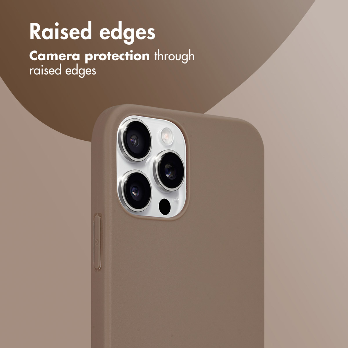 Coque de téléphone marron avec bords surélevés pour protéger l'appareil photo.