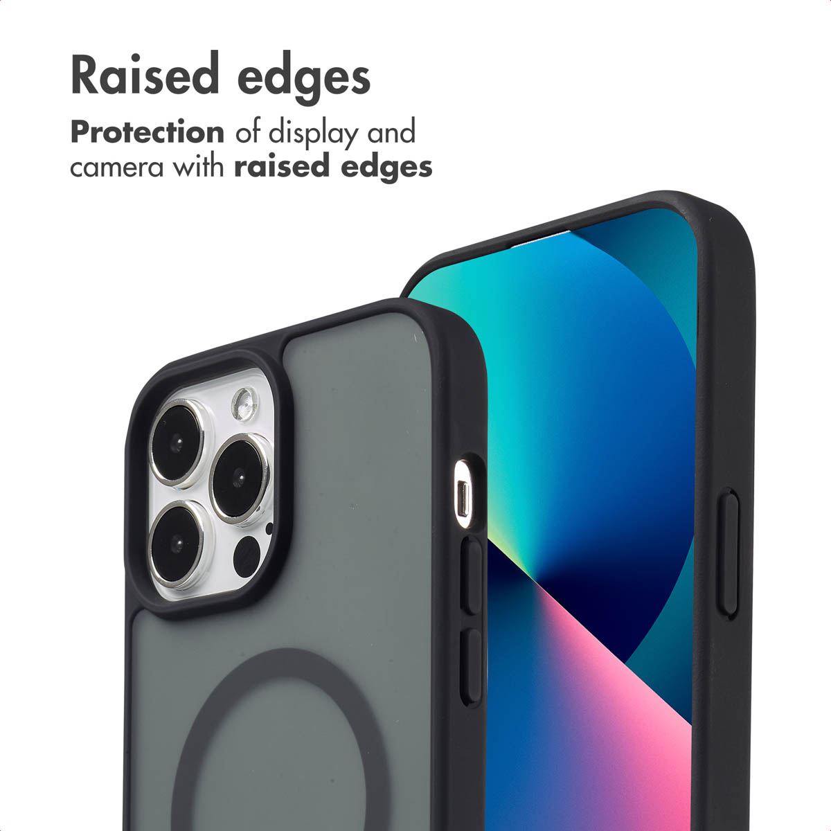 Deux smartphones dans des coques noires avec des bords surélevés pour protéger l'écran.