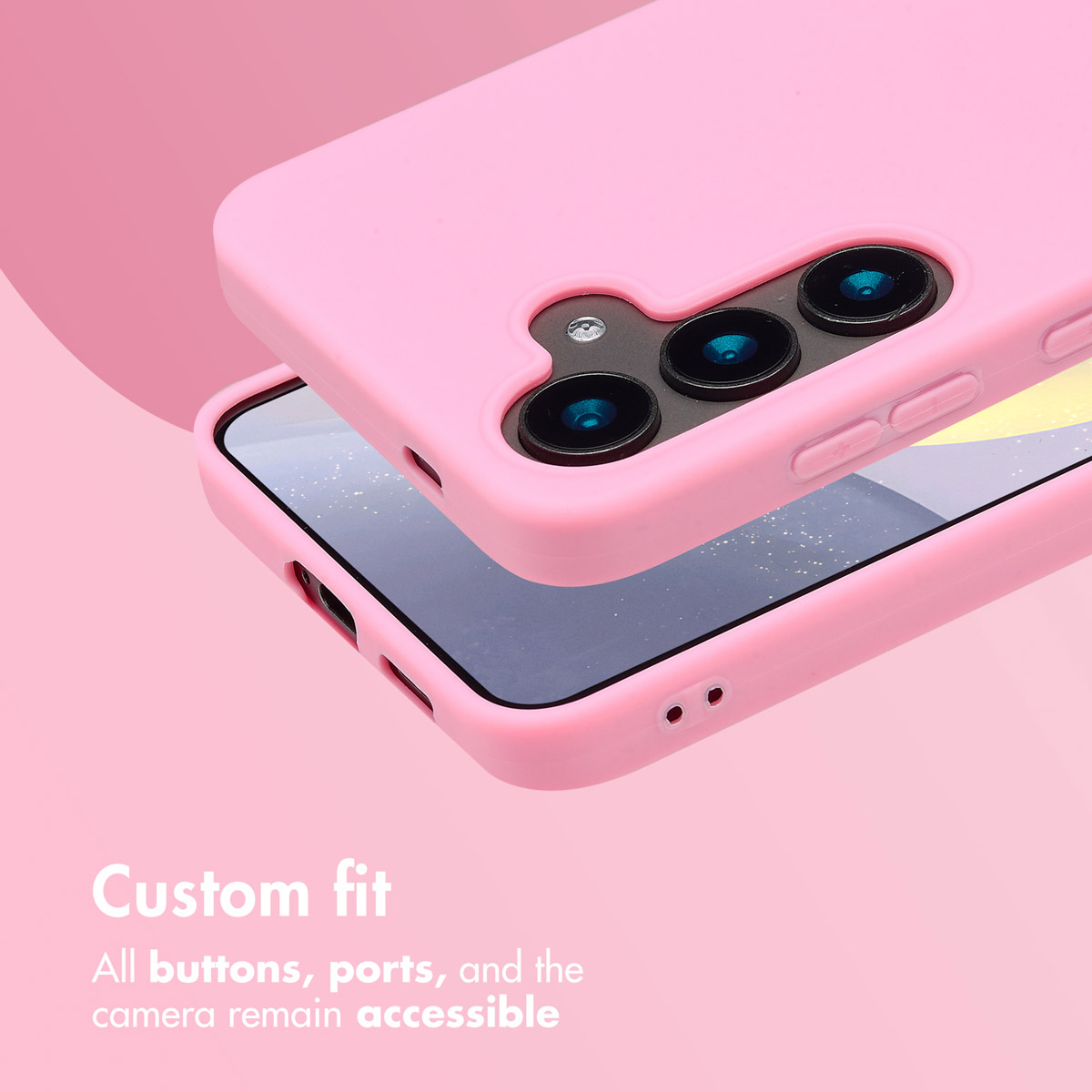 Un smartphone en una funda de silicona rosa sobre fondo rosa, destacando sus recortes de cámara.