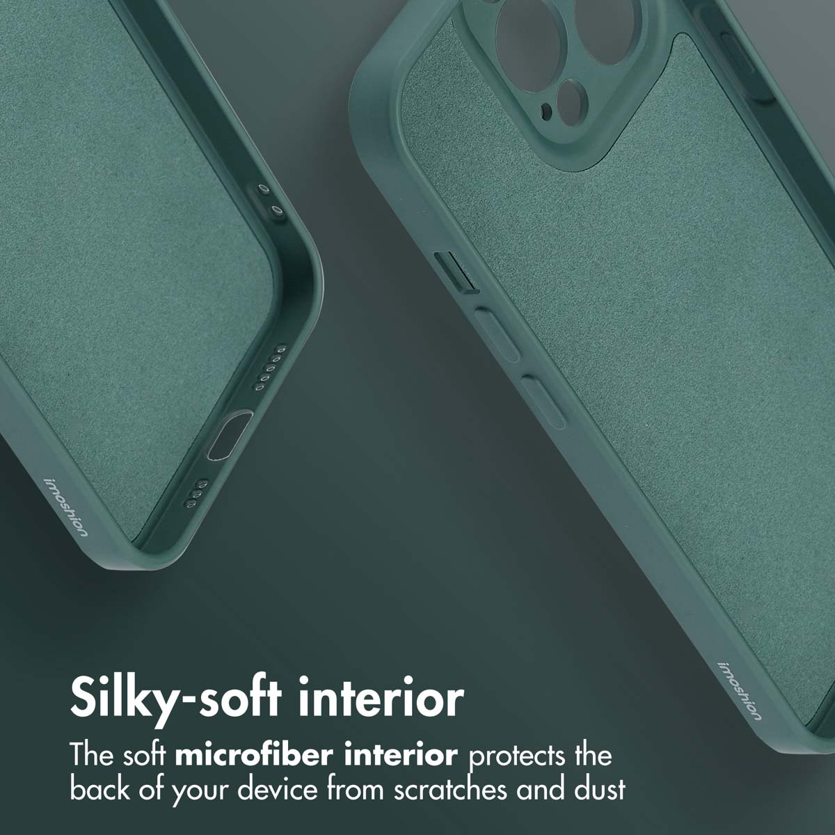 Due cover per telefono verde scuro con interno in morbida microfibra su sfondo scuro con testo promozionale.