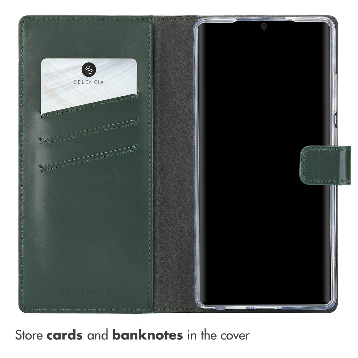 Groene leren telefoonhoesje met kaartvakken en smartphone aan de rechterkant tegen witte achtergrond.