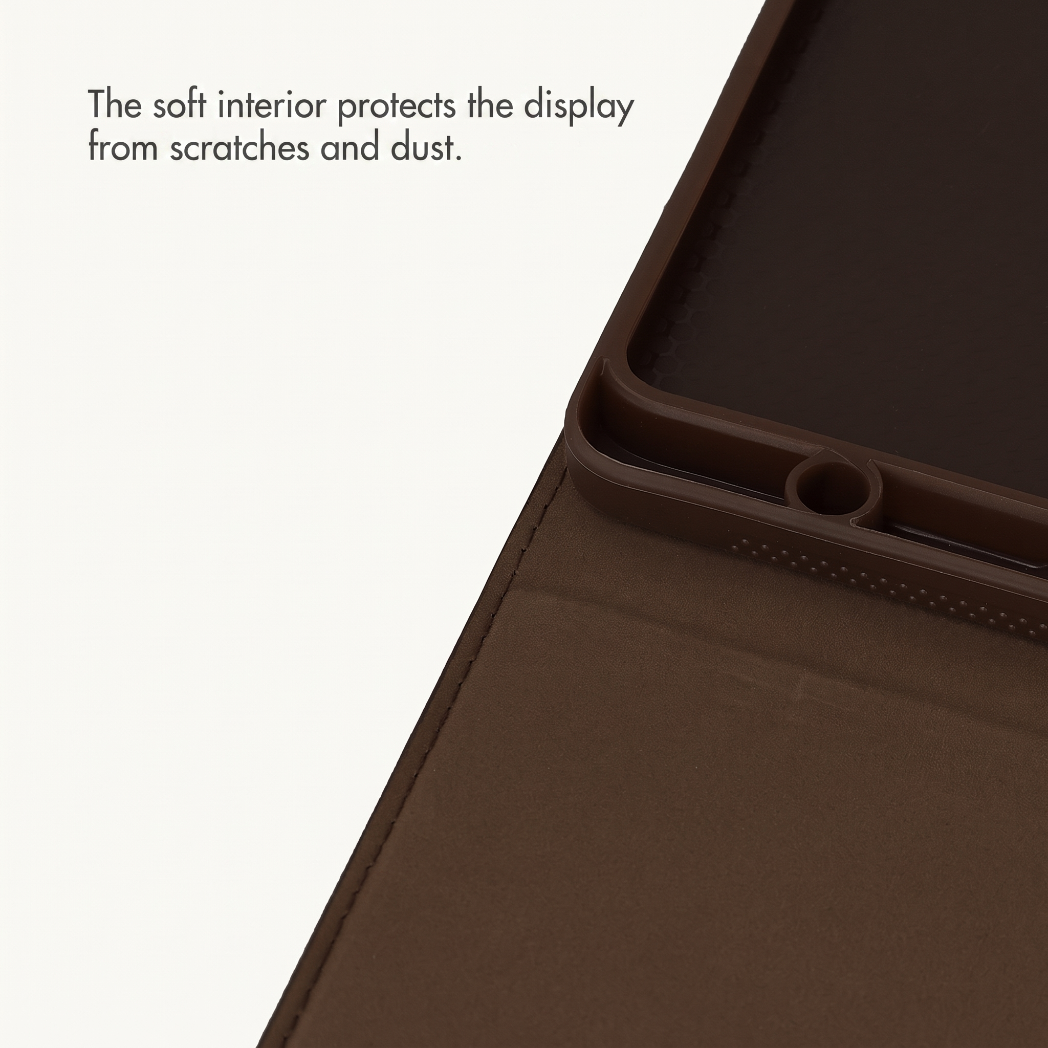 Étui de tablette marron avec intérieur doux pour protéger l'écran des rayures.