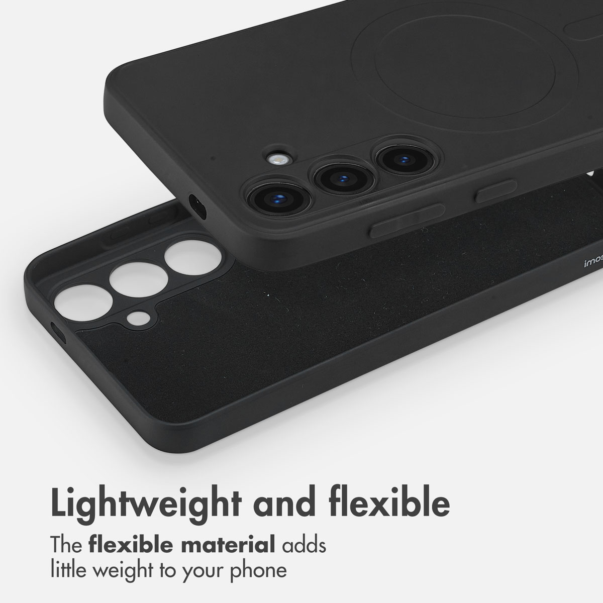 Une coque de smartphone noire et légère avec des découpes pour l'appareil photo et du texte.