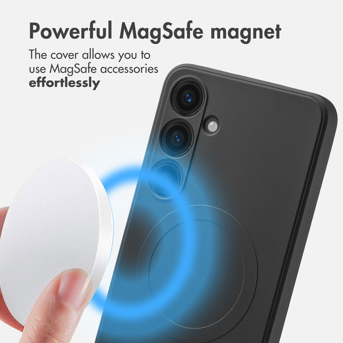 Une main tient un accessoire magnu00e9tique blanc pru00e8s de l'arriu00e8re d'une coque de tlu00e9phone.