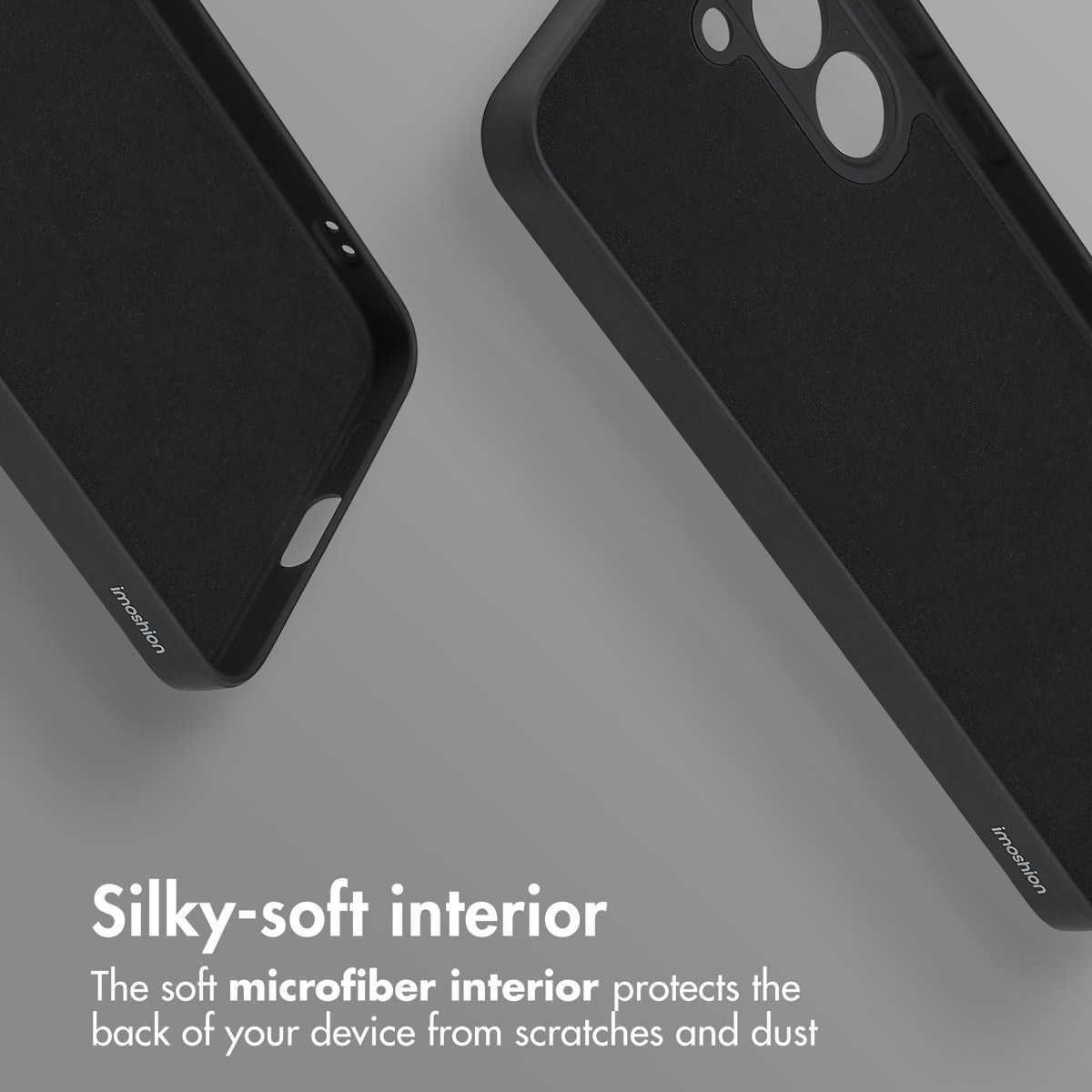 Deux coques de téléphone noires sur fond gris, montrant l'intérieur en microfibre douce.