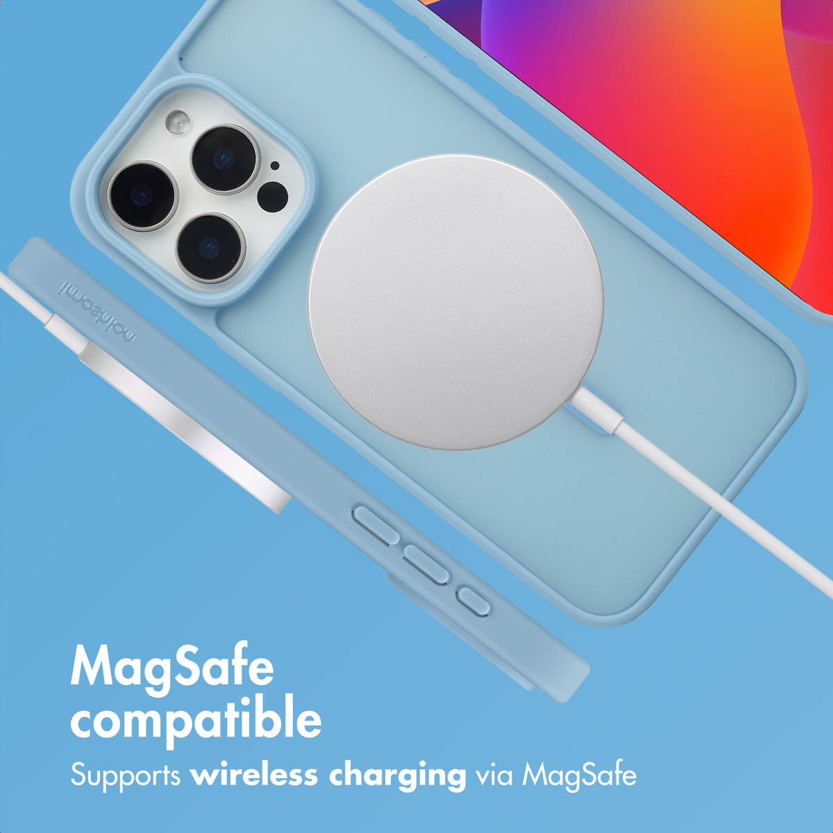 Blauwe telefoonhoesje met MagSafe-oplader en tekst MagSafe compatible op een blauwe achtergrond.