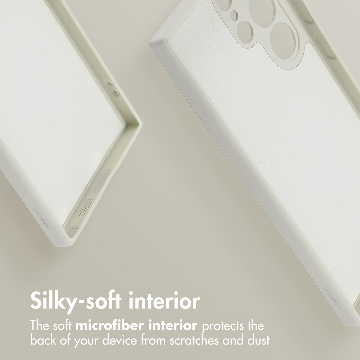 Coque de smartphone beige clair avec intérieur en microfibre douce et découpes pour appareil photo sur fond neutre.