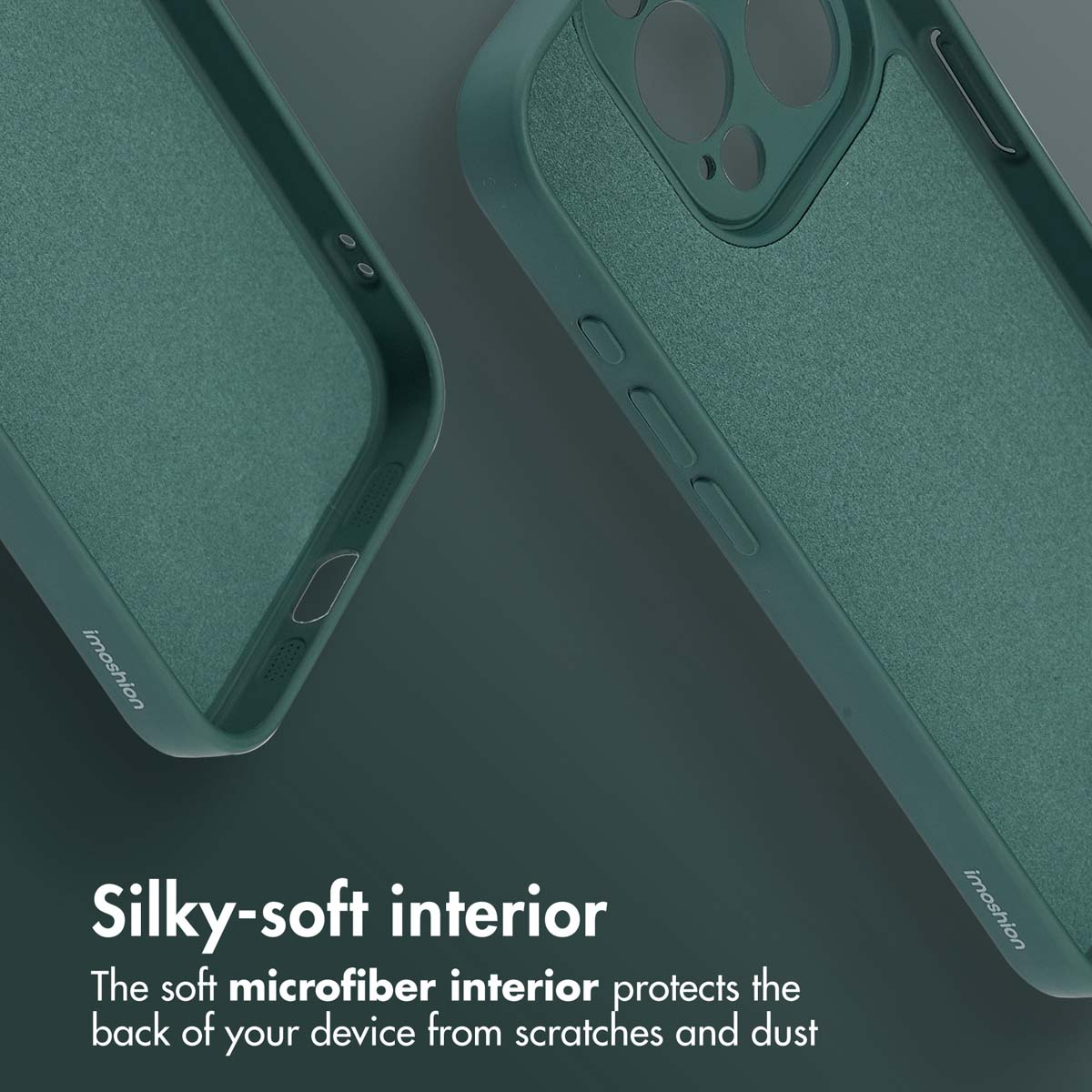 Due cover per smartphone verde scuro con testo sull'interno in morbida microfibra.