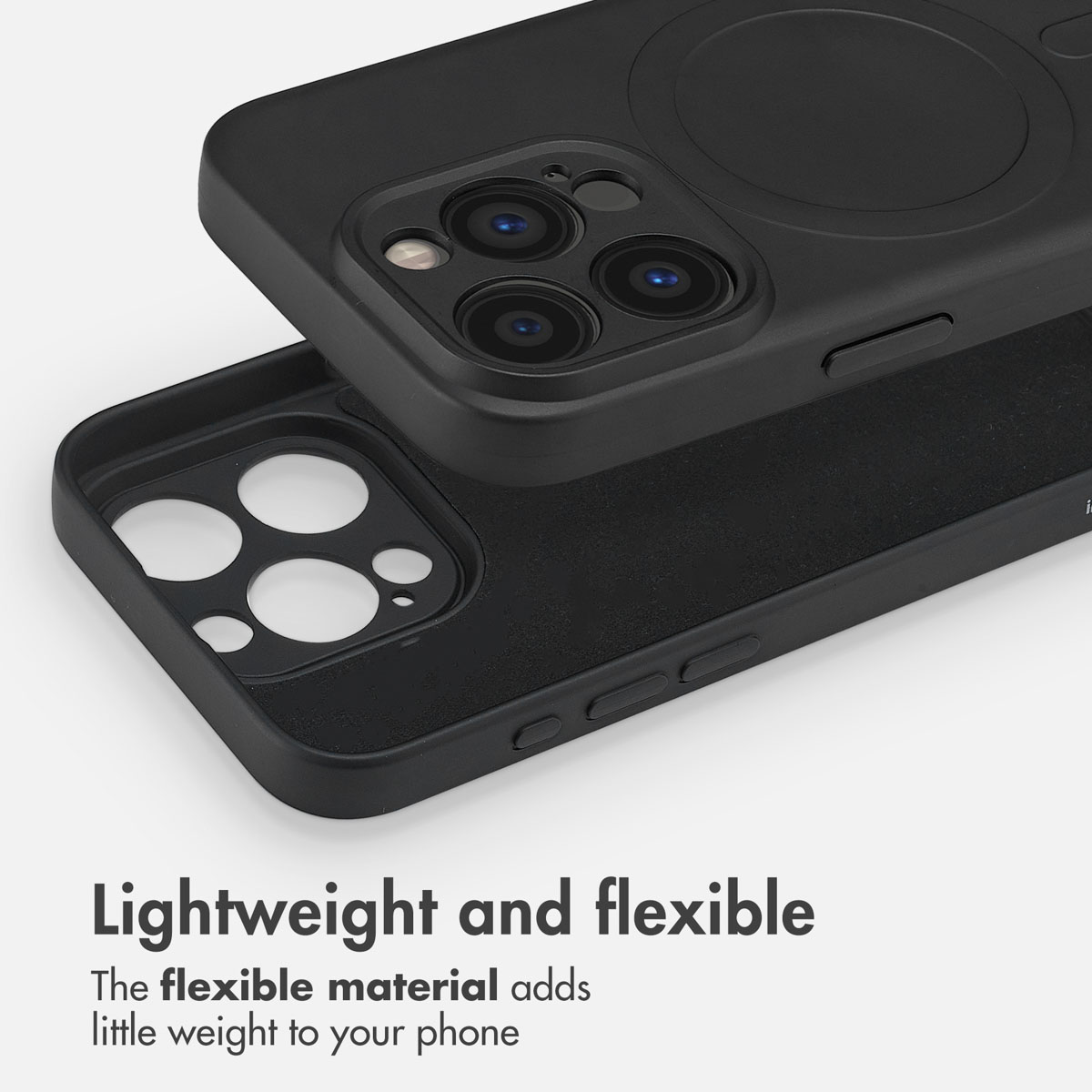 Custodita per smartphone nera con ritaglio per fotocamera su sfondo chiaro.