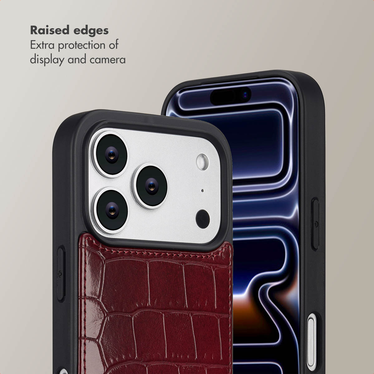 Smartphone en funda protectora con bordes elevados para pantalla y cámara, y trasera de piel de cocodrilo roja.
