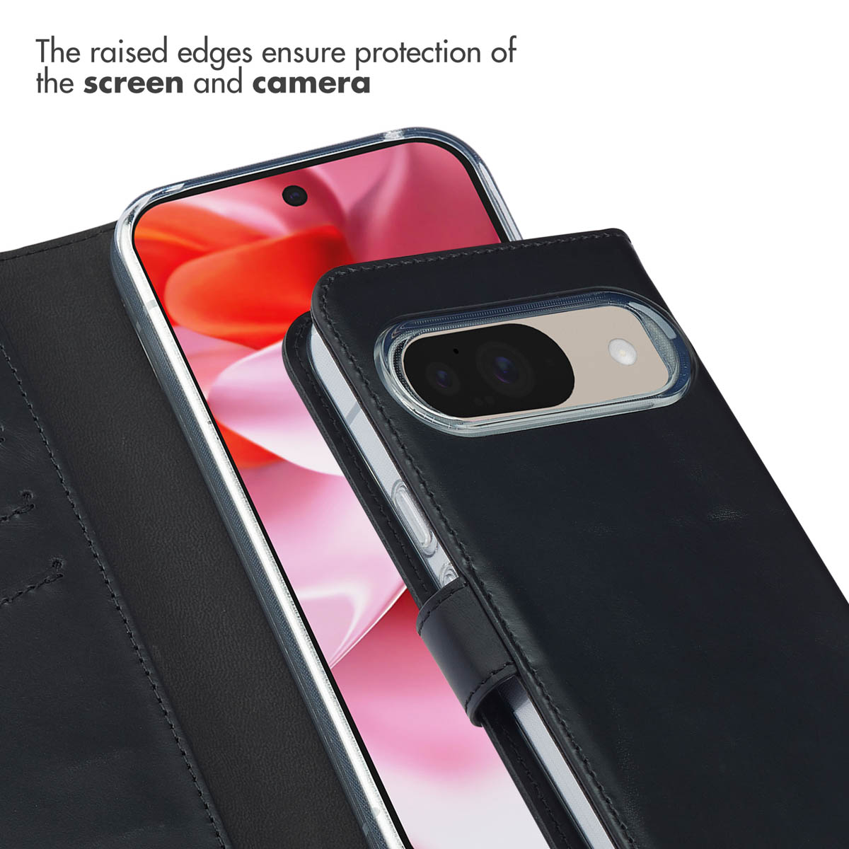 Una custodia per smartphone in pelle nera con bordi rialzati per proteggere lo schermo e la fotocamera.