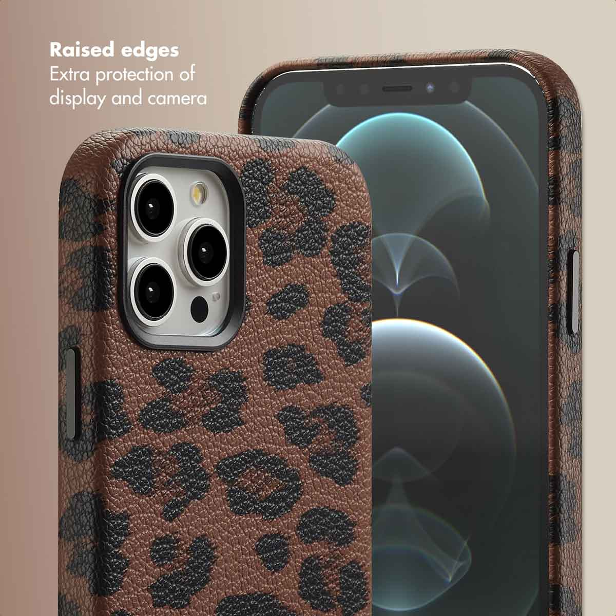Leopardenmuster Handyhülle mit erhöhten Kanten zum Schutz von Display und Kamera bei zwei Smartphones.