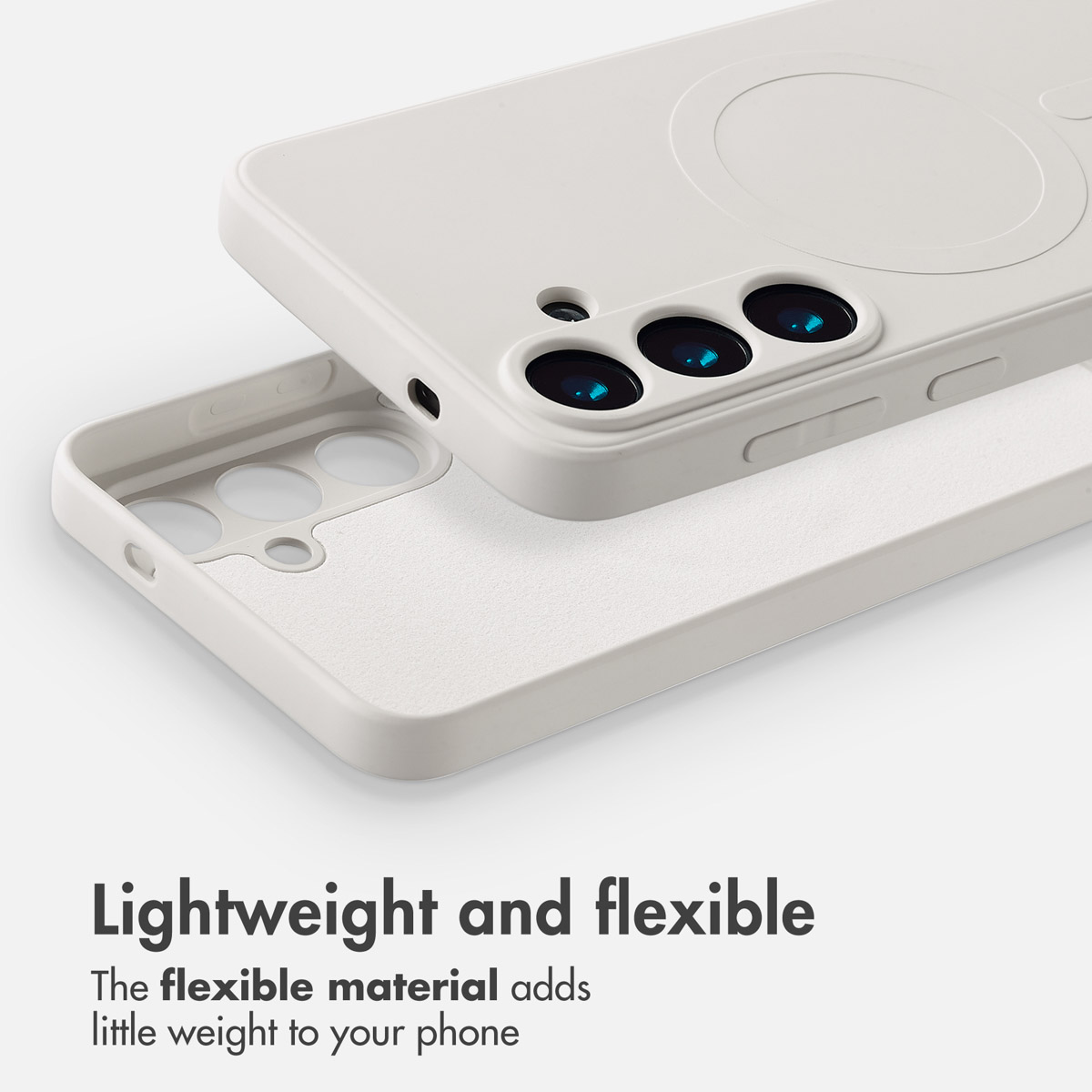 Beżowe etui na telefon z okręgiem MagSafe i trzema pierścieniami aparatu na białym tle.