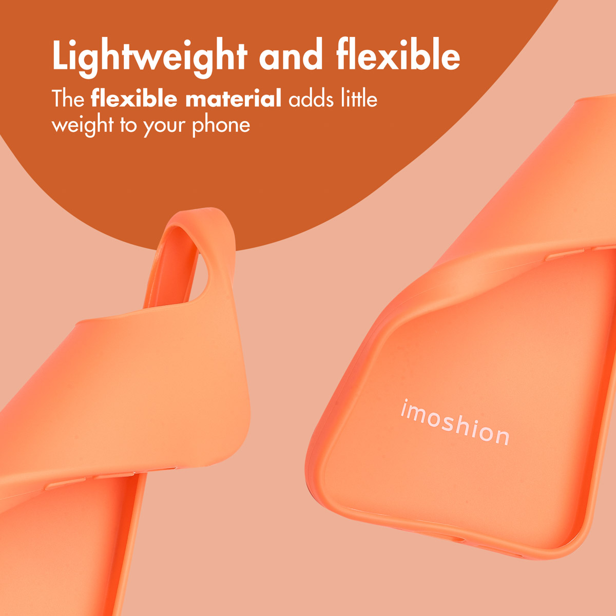Dos fundas de teléfono imoshion naranjas sobre fondo melocotón con texto promocional sobre flexibilidad.