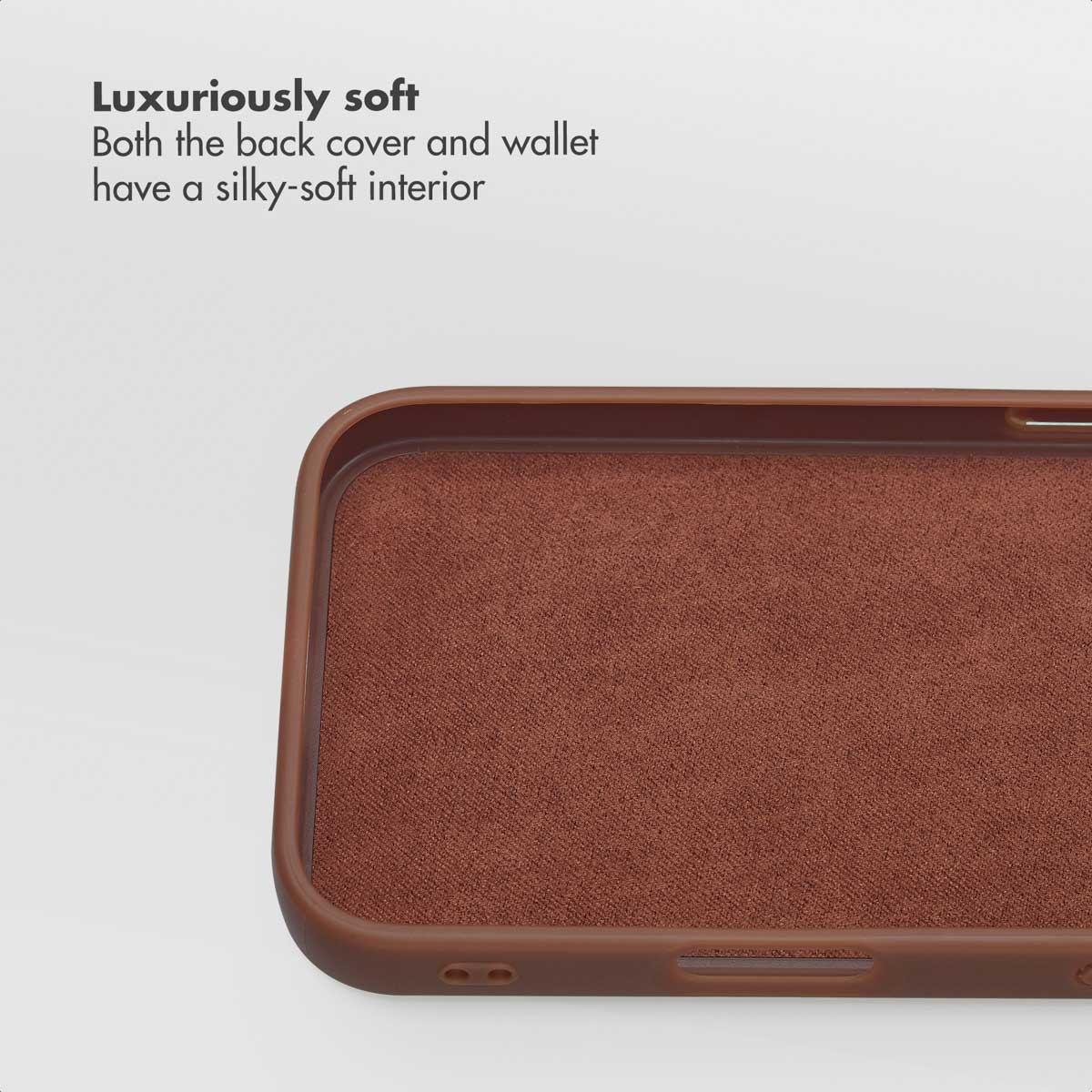 Coque de téléphone marron avec doublure intérieure douce et veloutée.