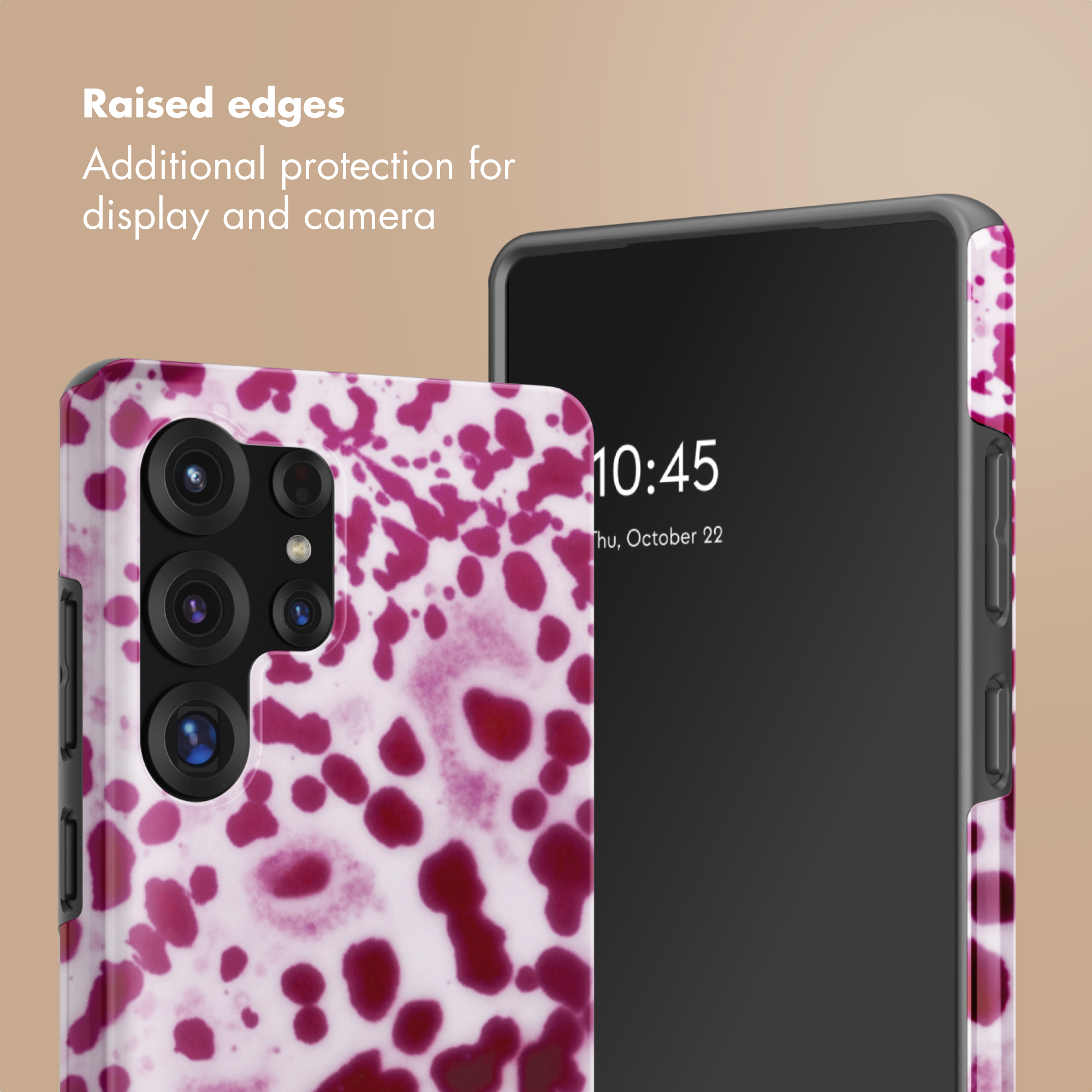 Smartphone con cover protettiva rosa e bianca fantasia, bordi rialzati su sfondo beige.