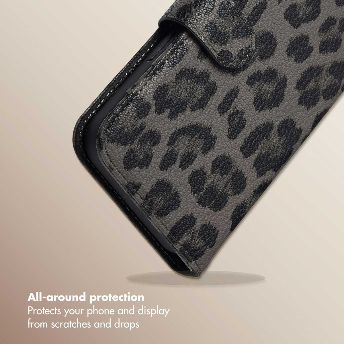Grijze en zwarte luipaardprint smartphone portemonneehoes op een beige achtergrond met tekst.