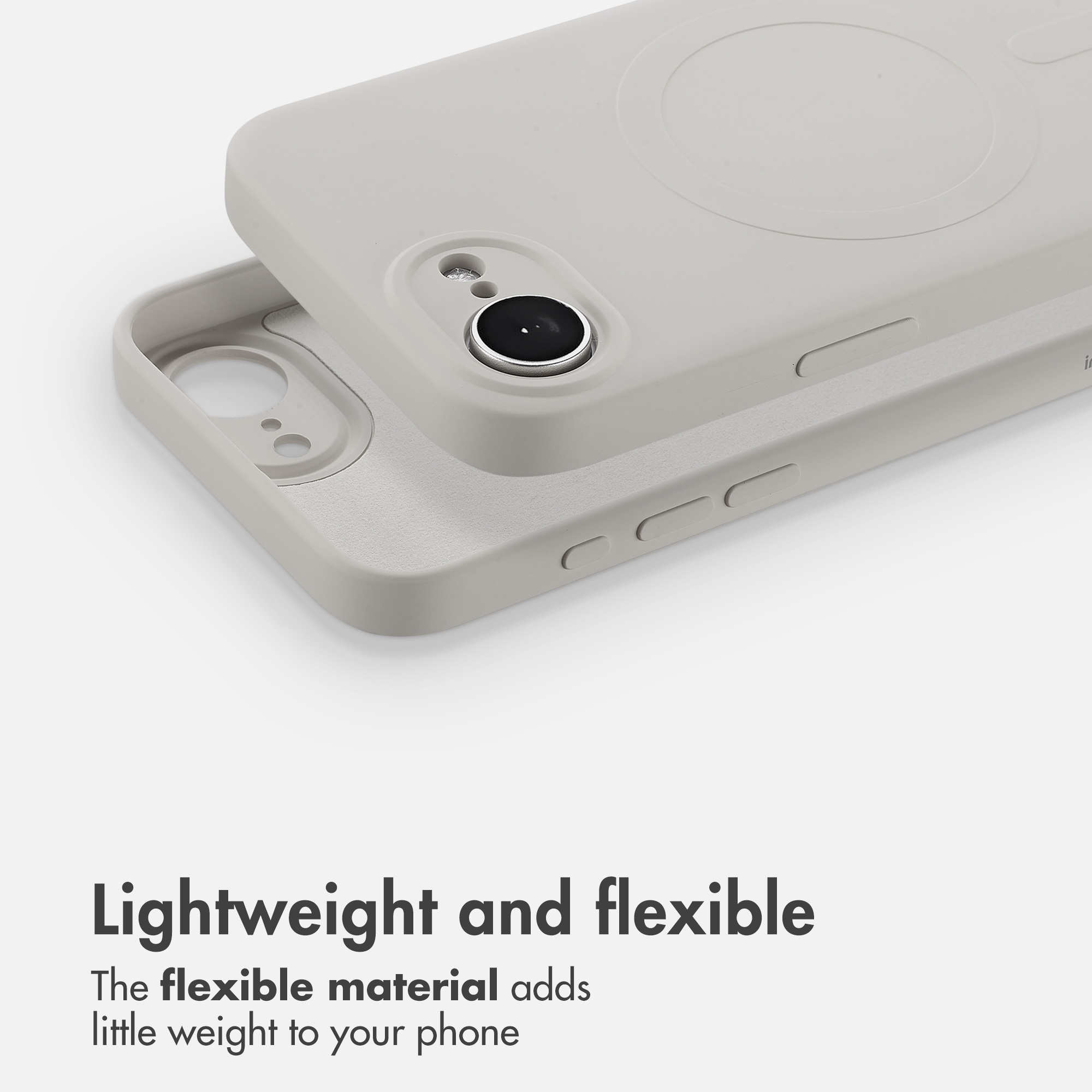 Deux coques de téléphone flexibles gris clair superposées sur fond blanc.