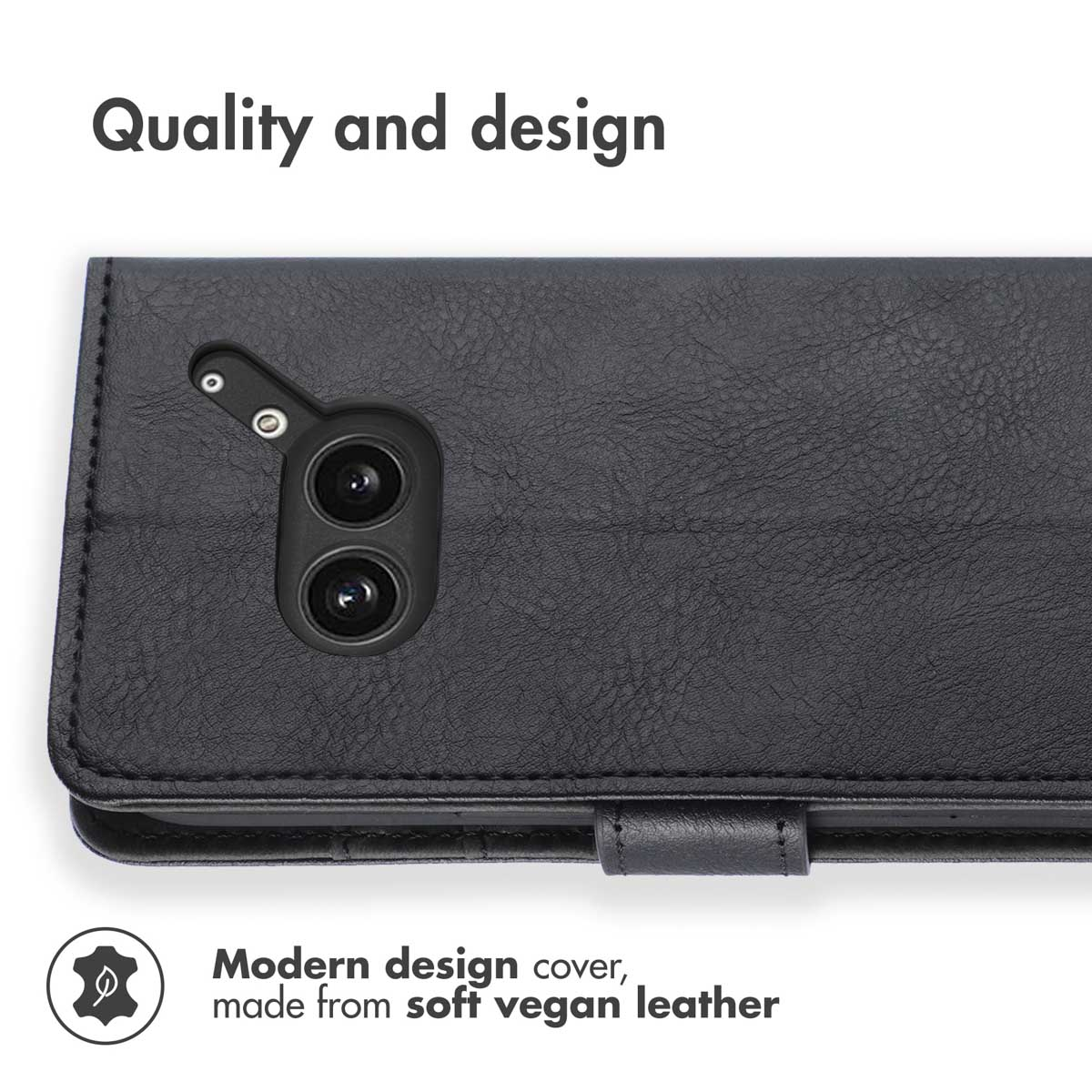 Custodia per telefono in pelle vegana nera con ritagli per fotocamera e scritta Qualità e design.