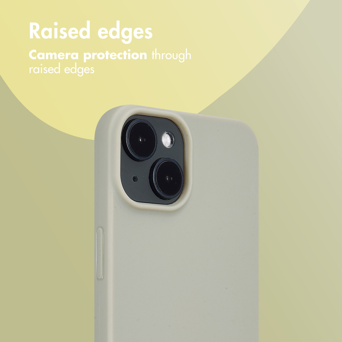 Primer plano de una funda de teléfono beige con bordes elevados en la cámara.