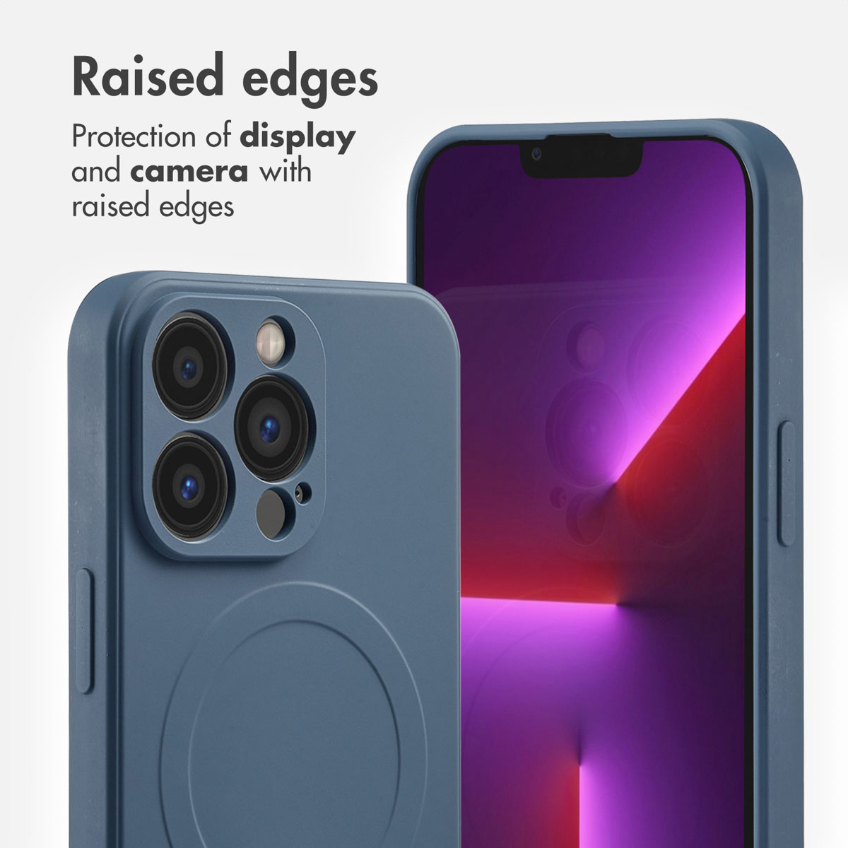Due custodie blu per smartphone evidenziano bordi rialzati per proteggere display e fotocamera.