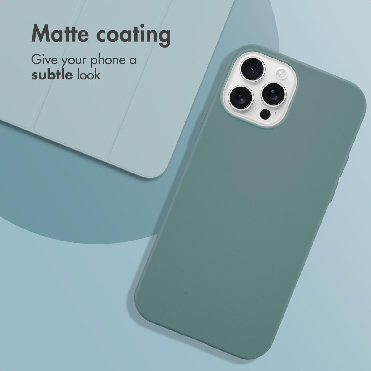 Un smartphone vert mat dans une coque avec du texte sur le revêtement.