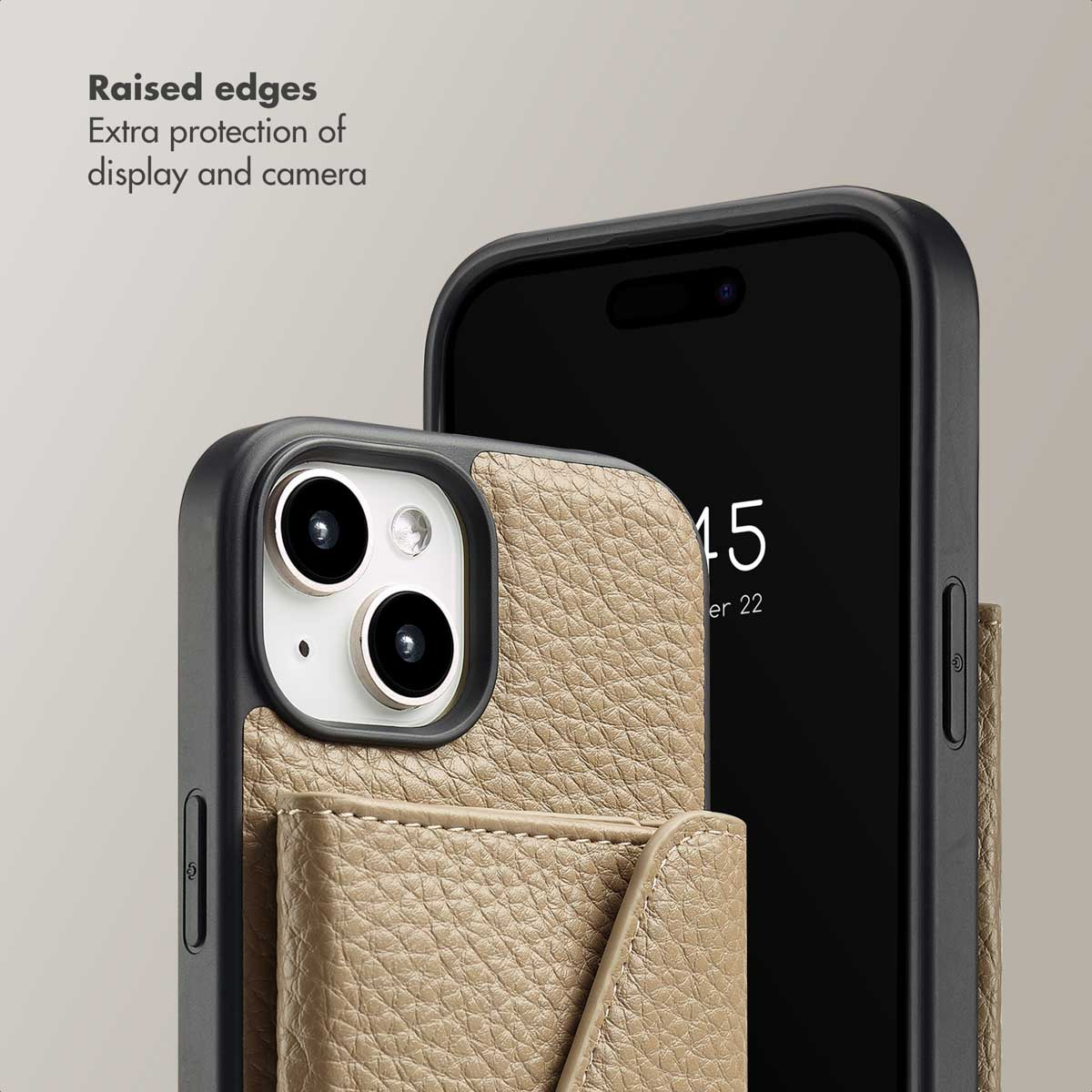 Verhoogde randen bieden extra bescherming voor het scherm en de camera van een smartphone in een beige leren hoesje.