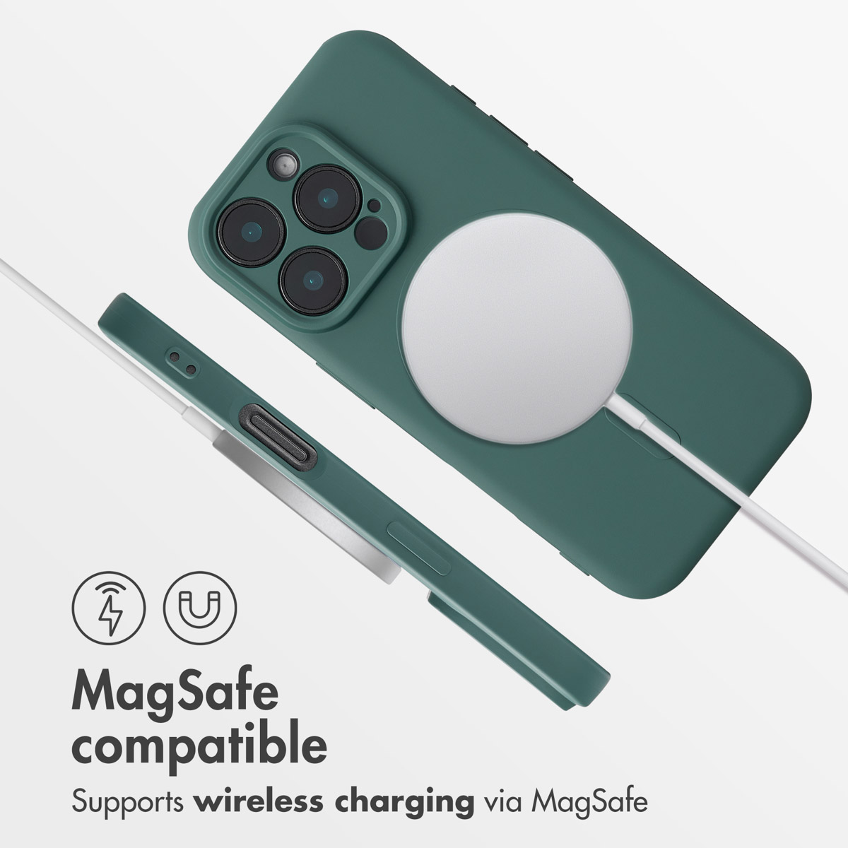 Coque de téléphone verte avec chargeur MagSafe et câble sur fond blanc.