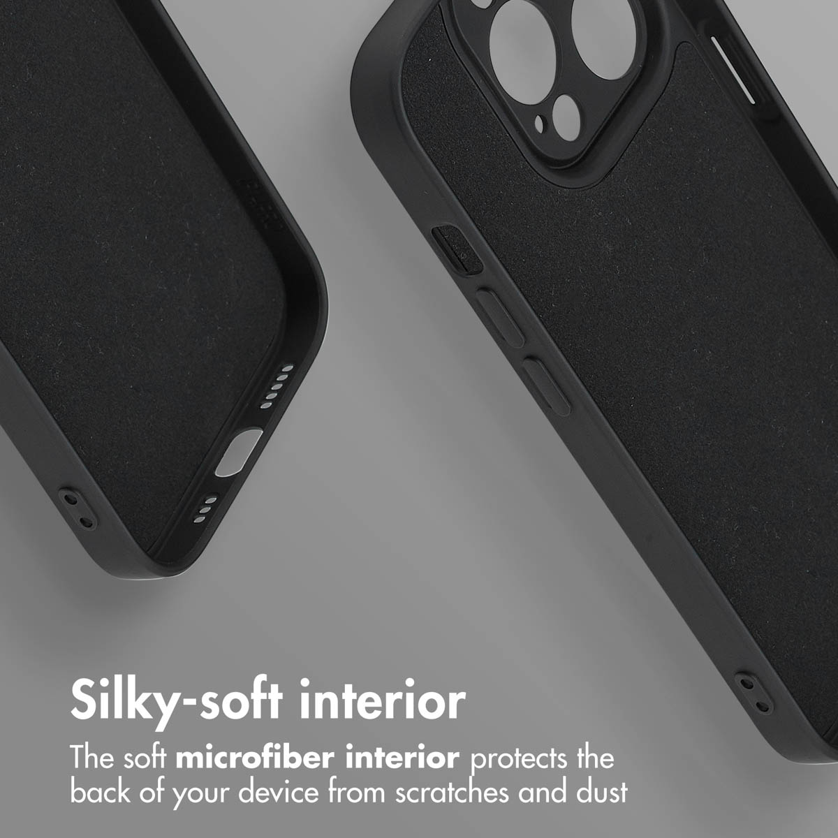 Due cover per telefono nere su sfondo grigio con testo sull'interno in morbida microfibra.
