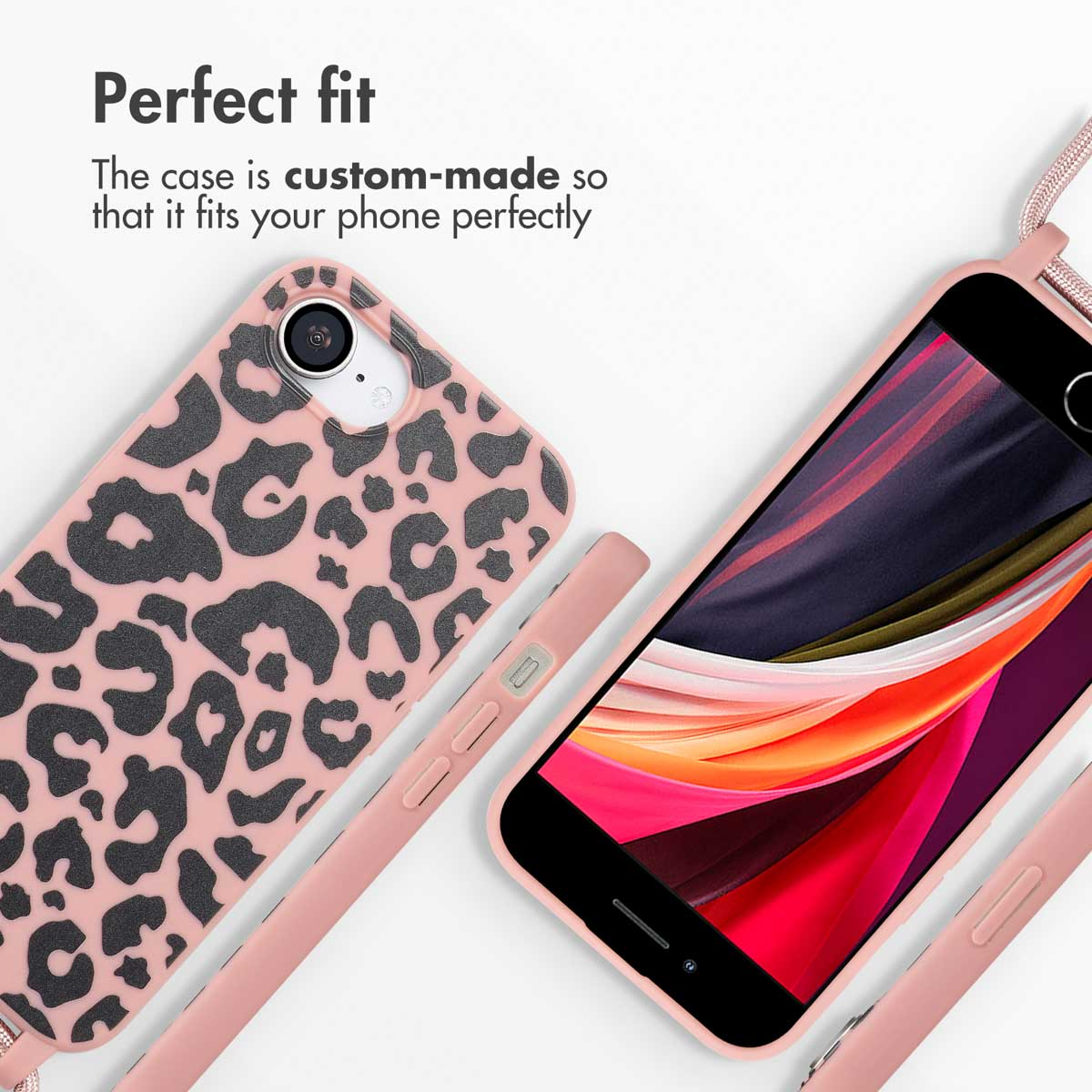 Coque de téléphone rose avec imprimé léopard noir et texte 'Perfect fit'.
