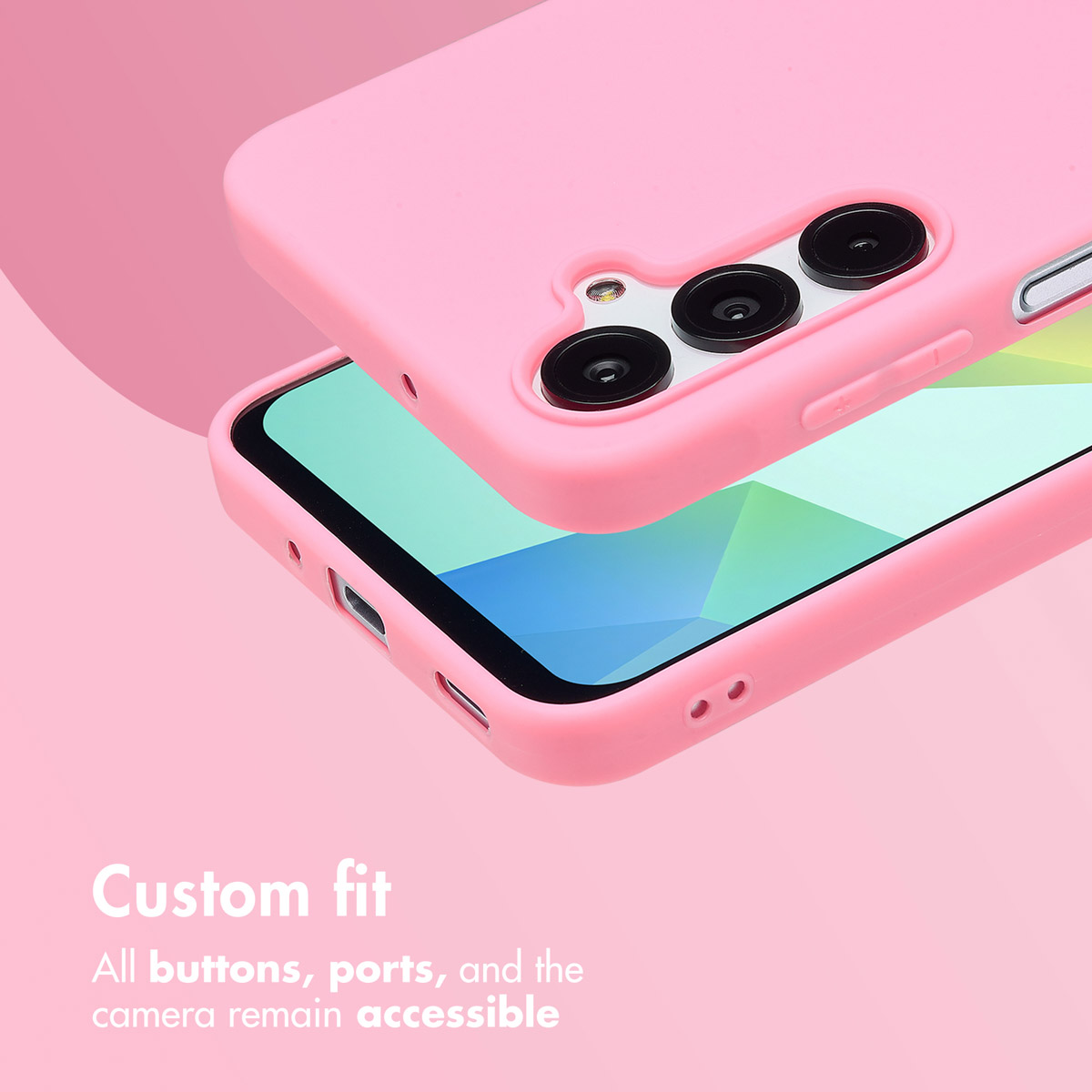 Una funda de smartphone rosa con recortes para cámara y texto sobre fondo rosa.