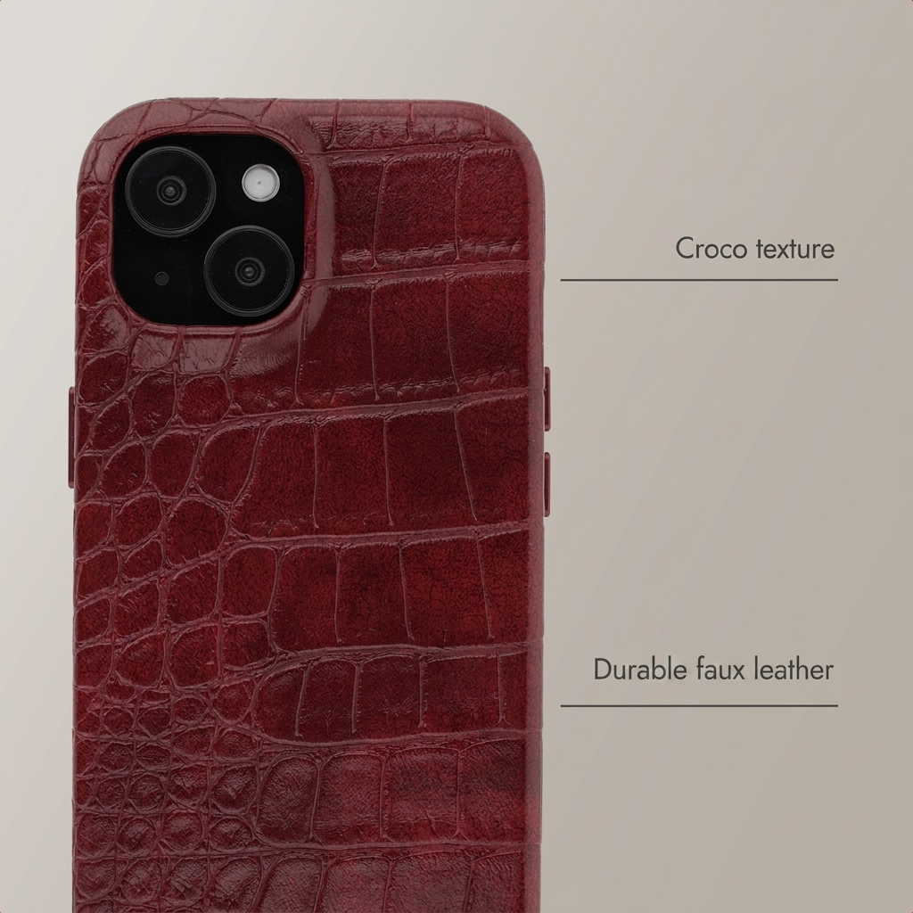 Donkerrode krokodillen kunstlederen telefoonhoesje op een beige achtergrond.