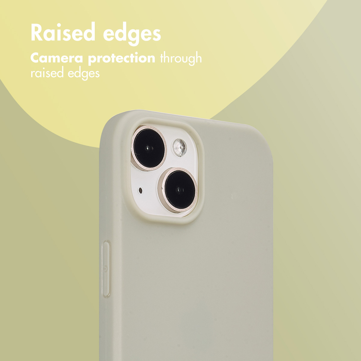 Een beige telefoonhoesje met opstaande randen voor camerabescherming.