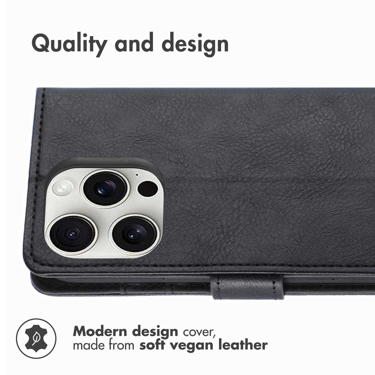 Gros plan sur une coque de smartphone en cuir vegan noir avec découpe triple appareil photo et le texte Qualité et design.