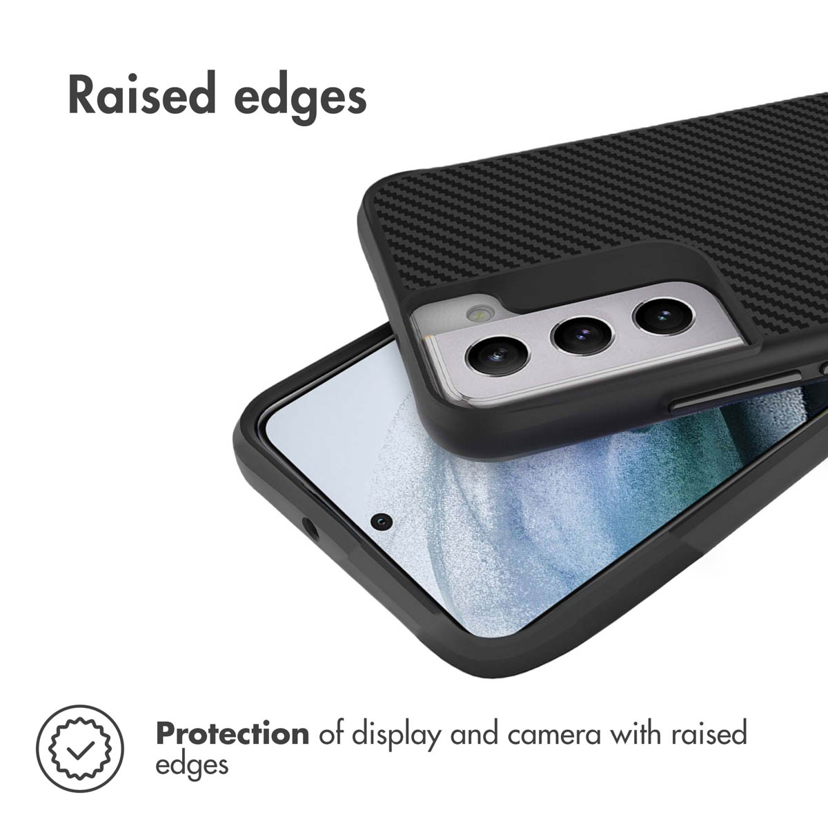 Eine schwarze Kohlefaser-Handyhülle zeigt erhöhte Kanten zum Schutz von Display und Kamera.