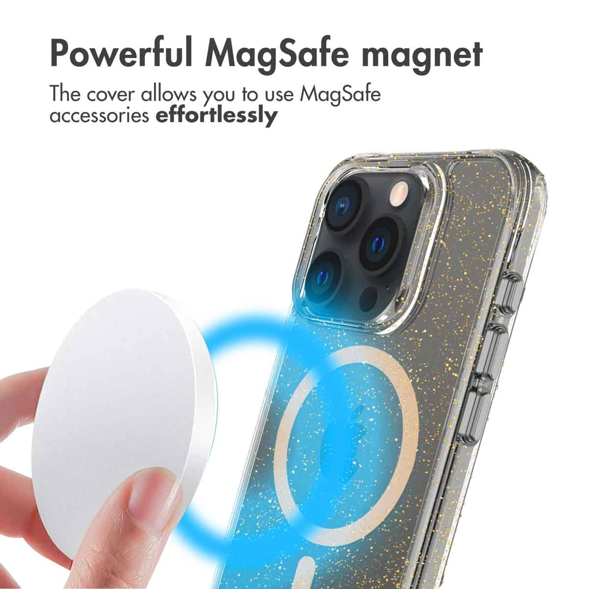 Eine Hand hält ein weißes MagSafe-Ladegerät neben einer Glitzer-Handyhülle mit Magnetring.