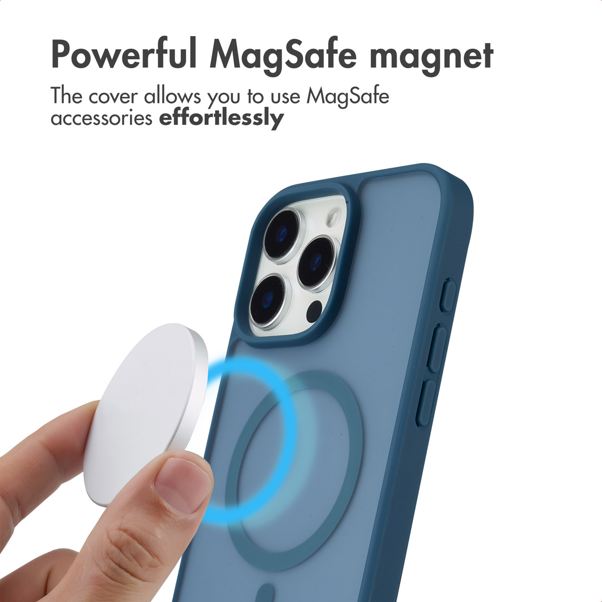 Una funda azul para iPhone con potente imán MagSafe y mano sosteniendo un accesorio.