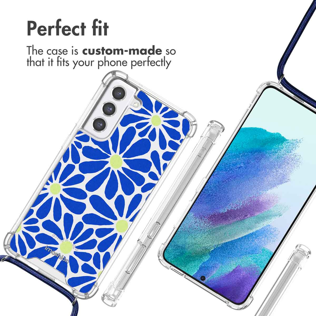 Coque de téléphone transparente avec motif floral bleu, découpe pour appareil photo et cordon bleu.