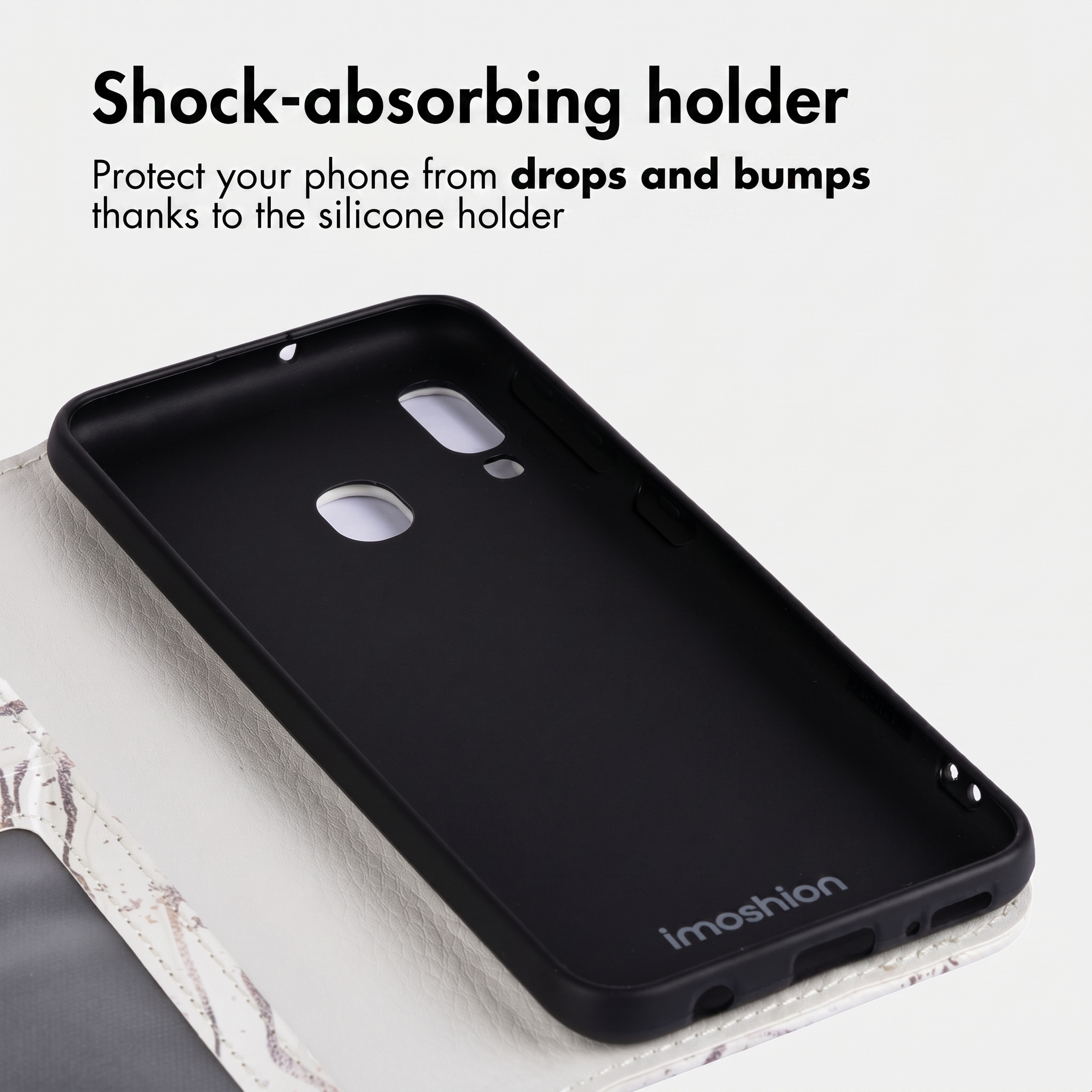 Custodia per telefono in silicone nero antiurto in un astuccio bianco.