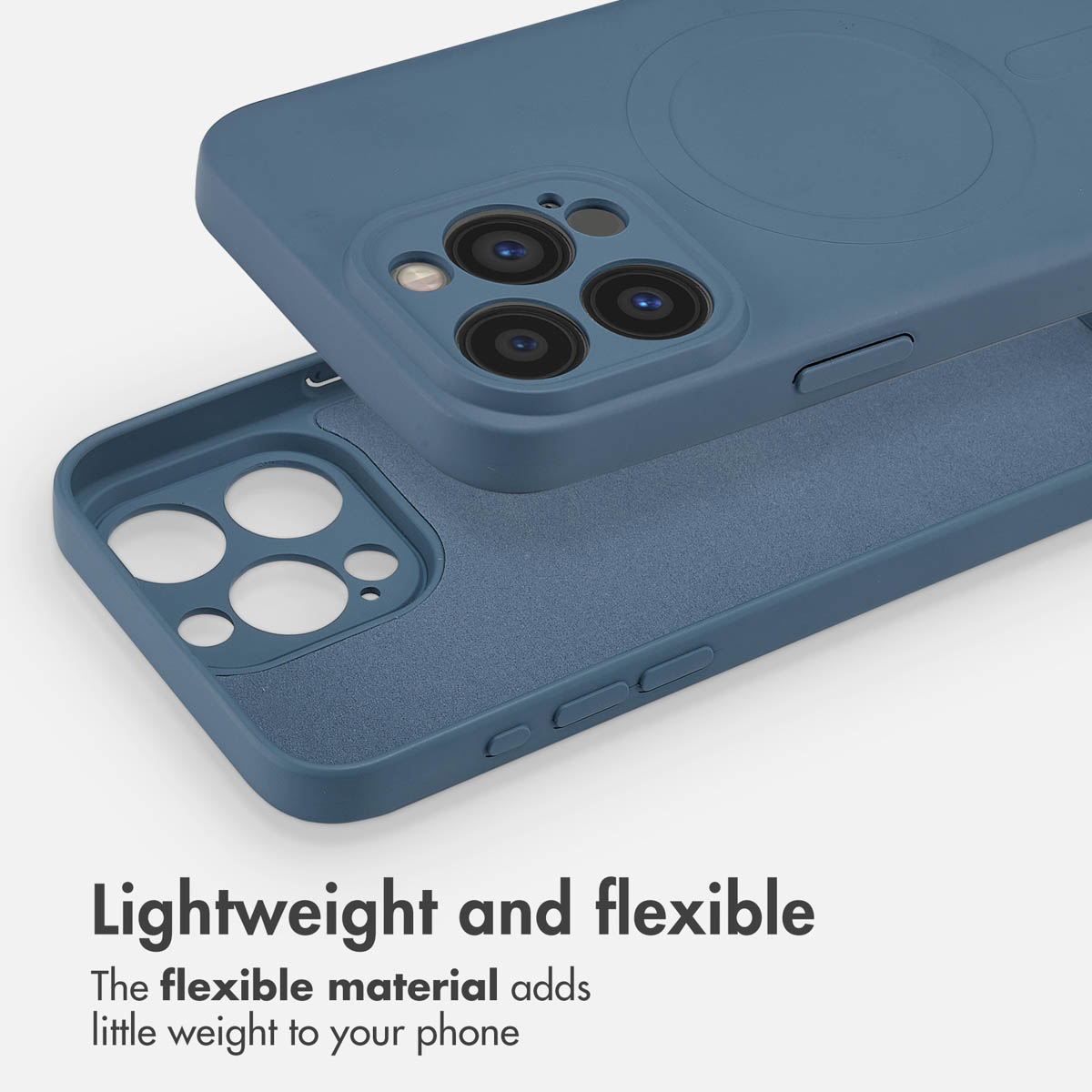 Funda de teléfono azul con recorte para cámara e interior flexible sobre fondo claro.