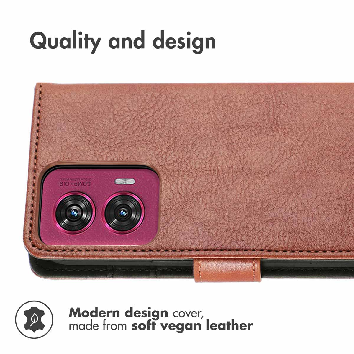 Custodia per telefono in pelle vegana marrone con ritaglio per fotocamera e testo.