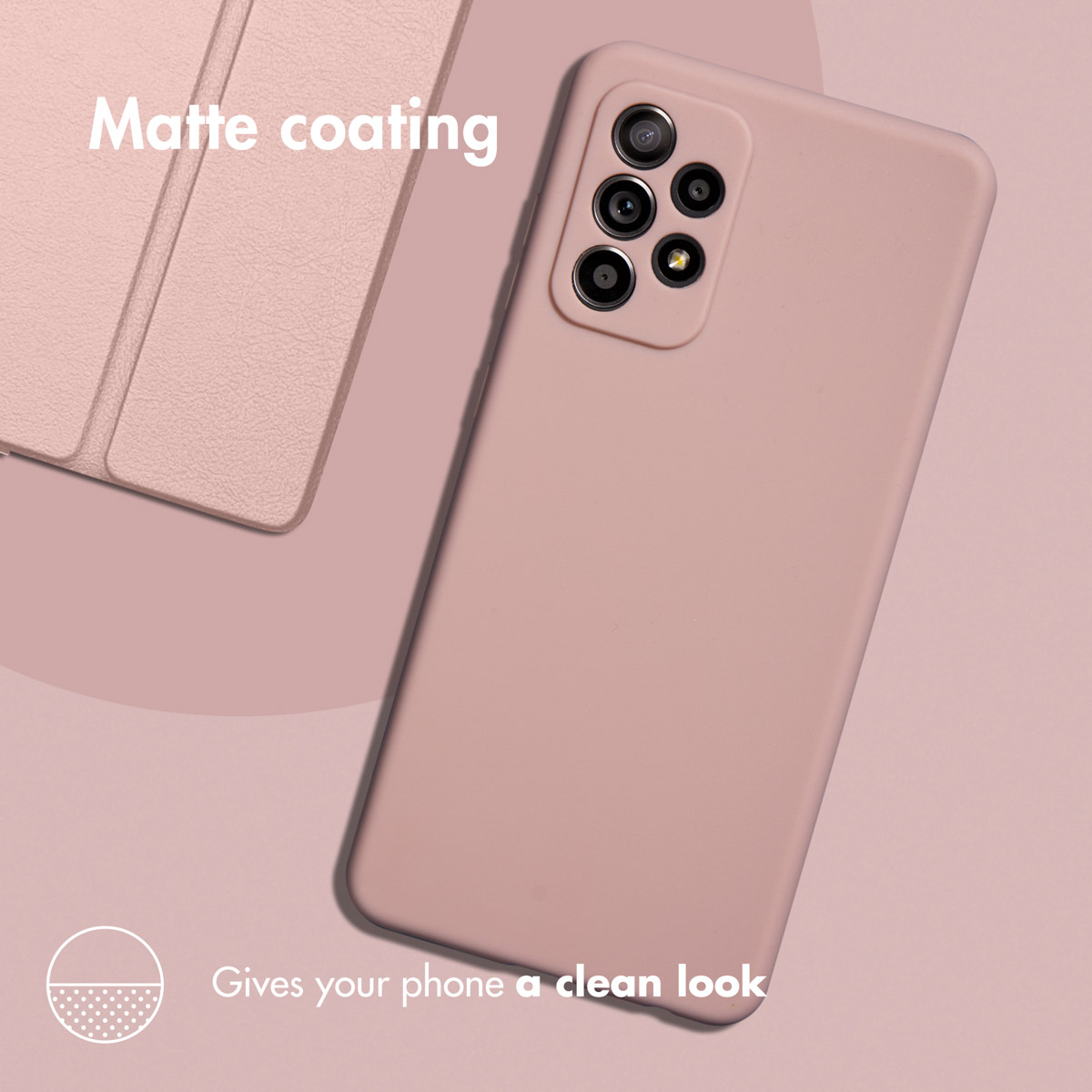 Une coque de téléphone rose mate repose à côté d'un étui assorti sur un fond rose avec du texte.