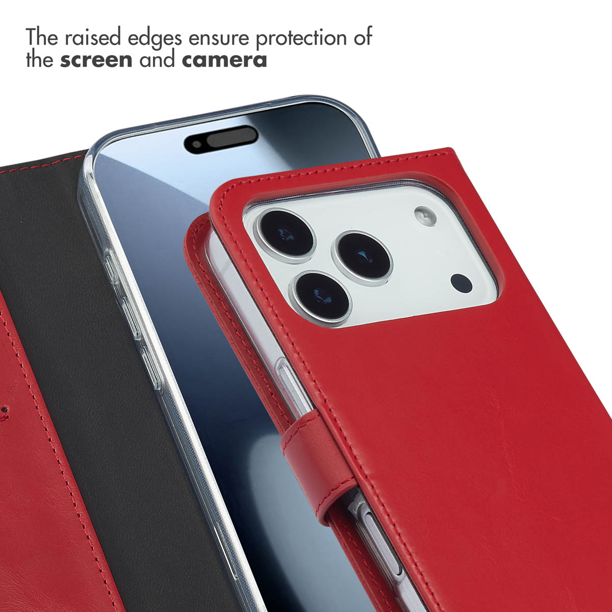 Una custodia in pelle rossa protegge la fotocamera e lo schermo di uno smartphone su sfondo bianco.