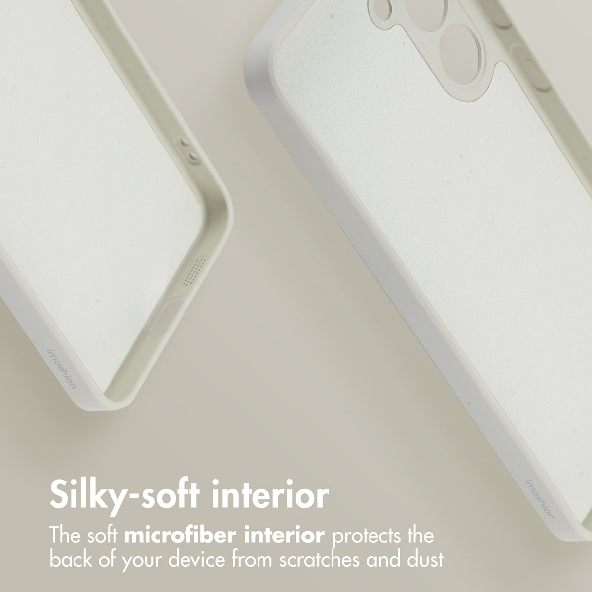 Deux coques de téléphone blanches sur fond clair avec du texte en bas.