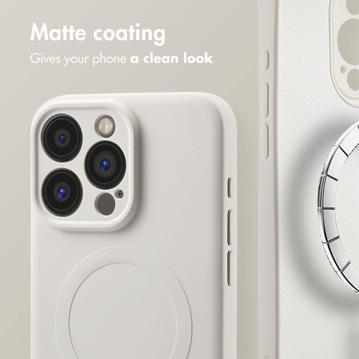 Funda de teléfono blanca mate con recorte de cámara y marca circular sobre fondo beis.
