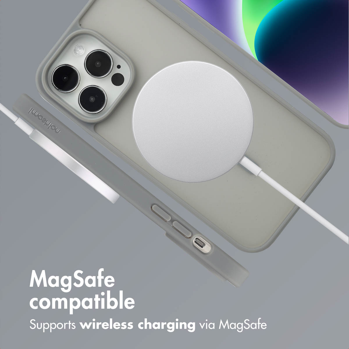 MagSafe-kompatible graue Handyhülle mit rundem kabellosen Ladegerät und eingestecktem Seitenlader.