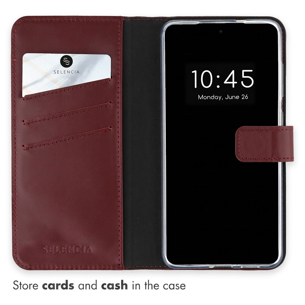 Funda de móvil de cuero rojo oscuro con ranuras para tarjetas y un smartphone a la derecha con la hora.